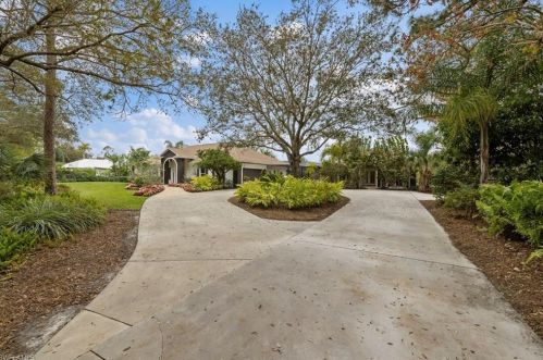 2291 Oakes Blvd, Naples FL  34119-1371 exterior