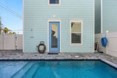 200 Pne Ave, Saint George Island FL  32328-2805 exterior