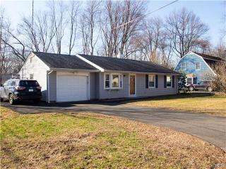 26 Hickory St, Danbury, CT 06810-5724