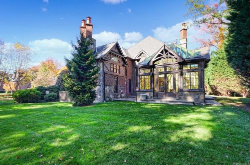 3 Brittany Close, Scarsdale, NY 10583-7923