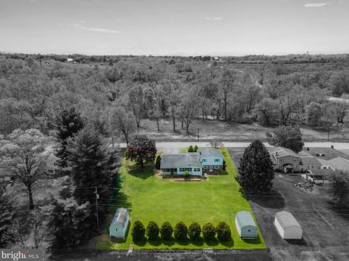 107 Clemson Dr, Carlisle, PA 17013-8891
