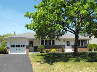 10 Chapman Dr, Albany, NY 12203-4204