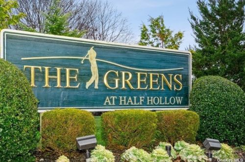 1060 Savoy Dr, Huntington Station, NY 11747-5284