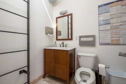 979 Laurel St, San Diego CA 92105-4736 exterior