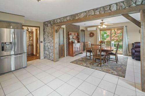 226 Juniper Ridge Dr, Waterbury CT  06708-1912 exterior