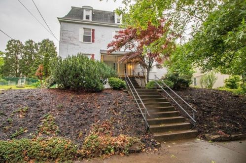 422 4th St, Oakmont PA  15139-1680 exterior