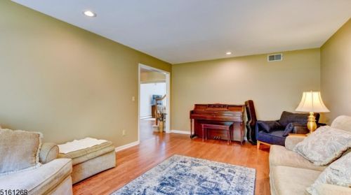 13 Buchannan Way, Flemington NJ  08822-3205 exterior