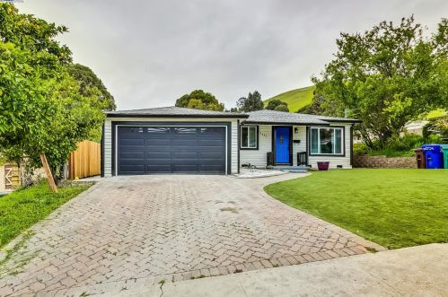2421 Paloma St, Pinole, CA 94564-1420