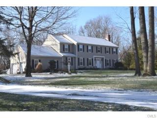621 Shrub Oak Ln, Fairfield, CT 06824-7813