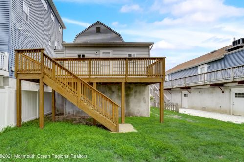 16 Barberie Ave, Monmouth Hills NJ  07732-1520 exterior