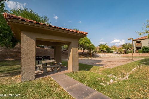 5751 Kolb Rd, Tucson AZ  39204-0871 exterior
