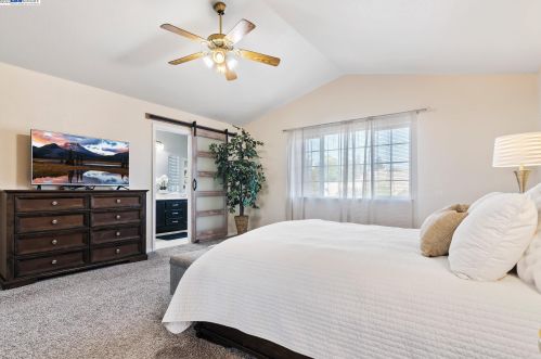 736 Clifton Way, Vacaville CA  95688-8547 exterior