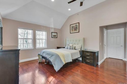 229 Sandpiper Ct, Yorktown Hgts NY  10598-1968 exterior