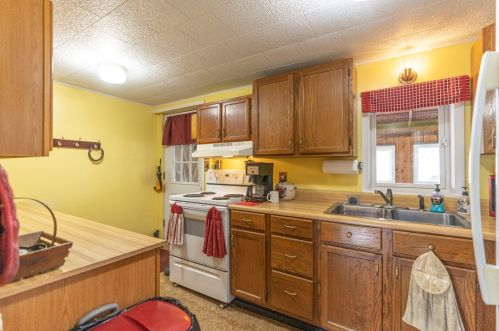 1179 Barkeyville Rd, Grove City PA  16127-4901 exterior