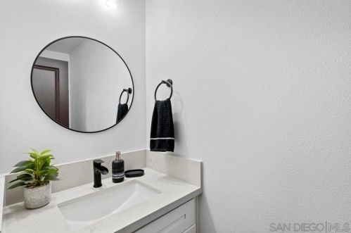 3170 Via De Caballo, Encinitas CA  92024-6925 exterior