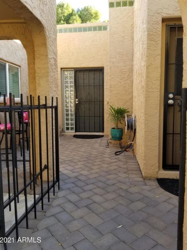 1117 Cochise Dr, Phoenix, AZ 85020-1549