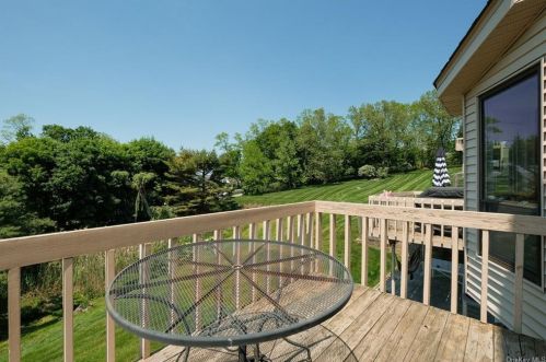 5 Hudson Watch Dr, Crotonville NY  10562-2439 exterior