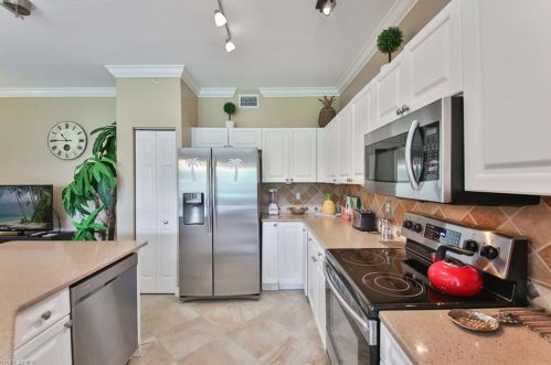 5105 Cedar Springs Dr, Naples, FL 34110-2328