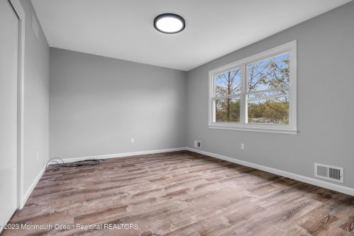 21 Kenneth Dr, Tinton Falls NJ  07712-2824 exterior
