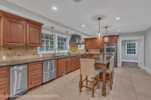 34 Windsor Dr, Little Silver NJ  07739-1311 exterior