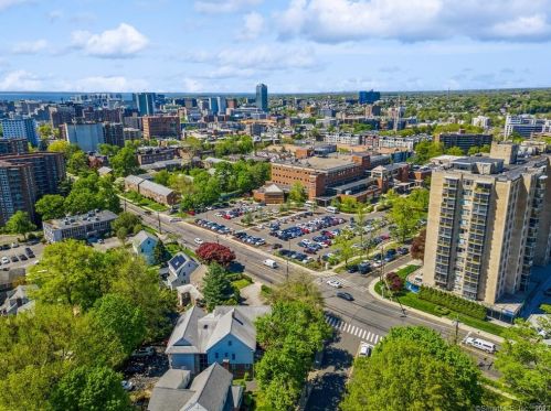 5 Van Buren Cir, Stamford CT  06906-2421 exterior