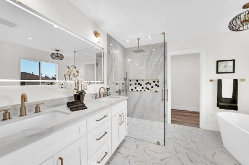 10071 Cliff Dr, Huntington Beach CA  92646-6604 exterior