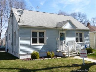 35 Lorraine St, Waterbury, CT 06704-2333