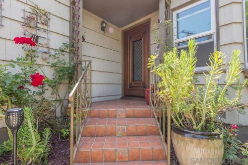 3381 Mtn Vw Dr, San Diego CA 92116-1950 exterior