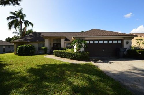 815 Carlton Ct, Winter Haven, FL 33884-3439