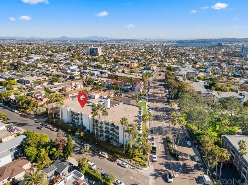 727 Sapphire St, San Diego CA  92109-1021 exterior