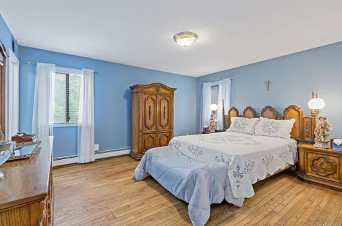 335 Somerston Rd, Yorktown Hgts NY  10598-2225 exterior