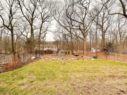 3 Josephine Ln, Northport NY  11768-2706 exterior