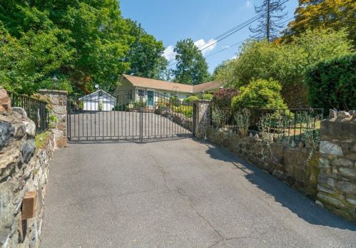 20 Old Albany Post Rd, Crotonville, NY 10562-1907