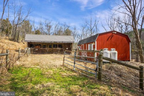 2695 Hemlock Dr, Palmerton PA  18071-9408 exterior