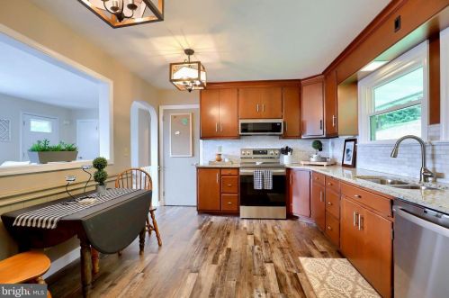 2515 Chestnut Ridge Dr, Lancaster PA  17601-1936 exterior