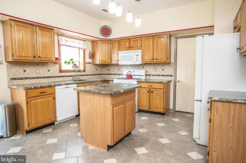 109 Joan Dr, Collegeville PA  19426-1958 exterior