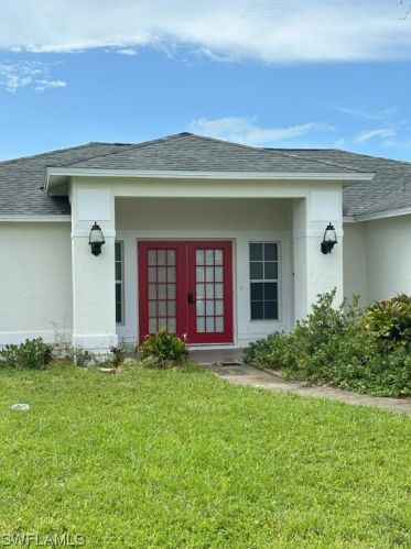 1210 10th Ter, Cape Coral, FL 33909-1527