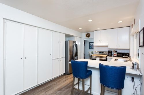 16670 Bernardo Oaks Dr, San Diego CA  92128-2837 exterior