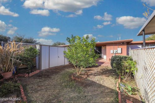 4040 Lazy Palm Dr, Tucson AZ 85730-3817 exterior