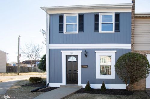 600 Denton Cir, Fredericksburg, VA 22401-2704