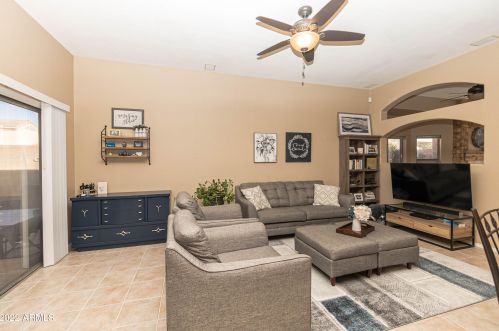 628 Stottler Dr, Gilbert AZ 85296-8387 exterior