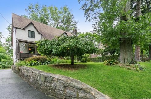 6 Coralyn Rd, Scarsdale, NY 10583-7404