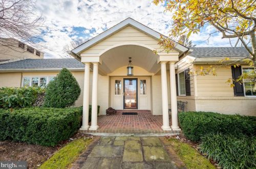 102 Brook Valley Rd, Wilmington, DE 19807-2004