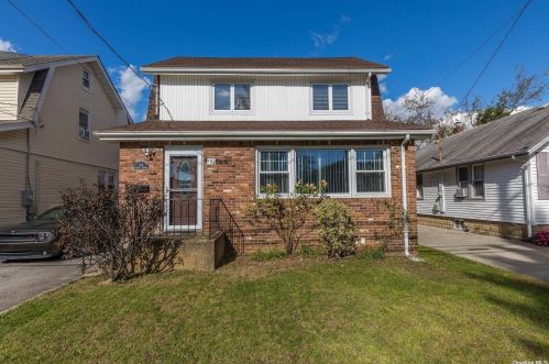 124 Anchor Ave, Rockville Centre, NY 11572-3008