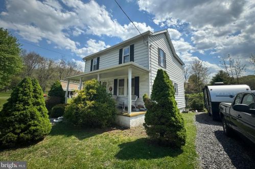 12 Greenbury Rd, Primrose, PA 17901-8814