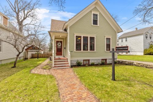 2529 Delaware Ave, Milwaukee, WI 53207-1907
