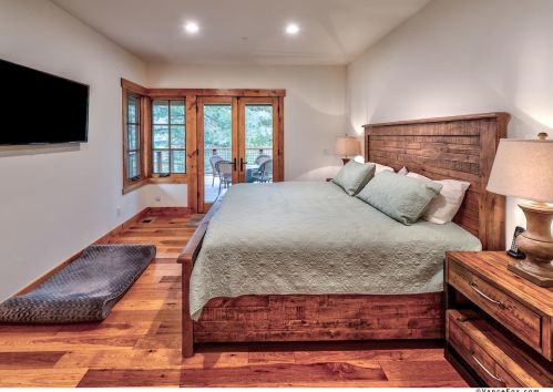 11082 Meek Ct, Truckee CA  96161-2979 exterior