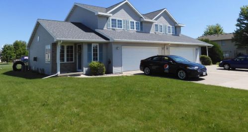 3093 Finger Rd, Green Bay, WI 54311-7551