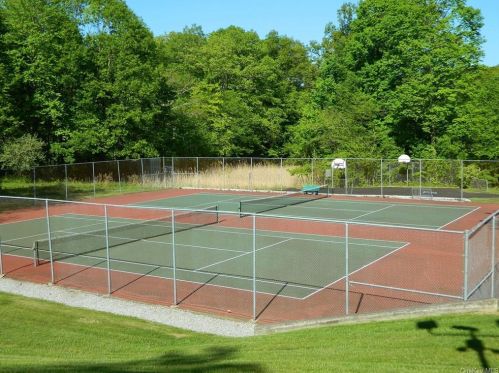 231 Briarwood Dr, Somers Town NY  10589-1810 exterior