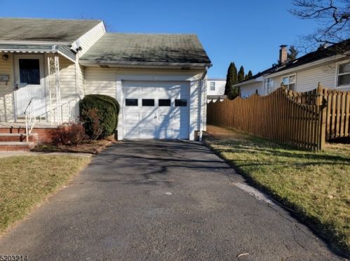 206 10th Ave, Manville, NJ 08835-1103